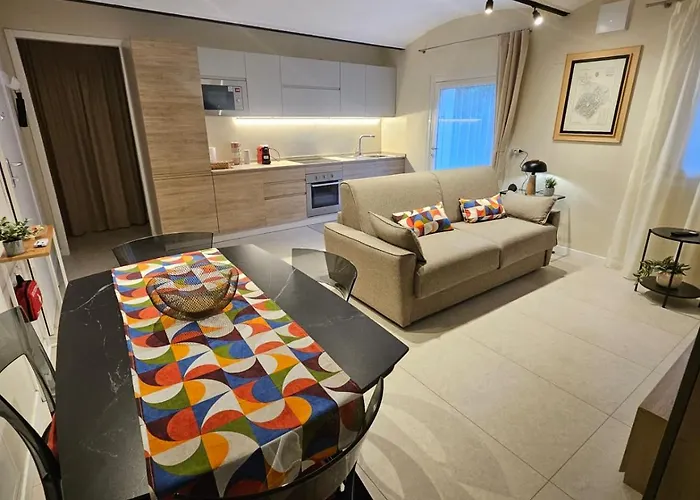 Апартаменти Casagalaverna Con Giardino